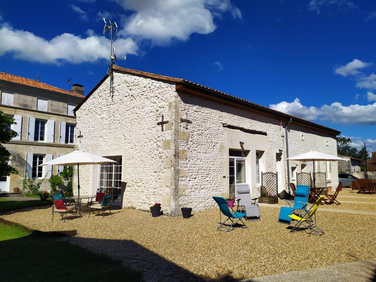 Les Gites Du Vigneron Et Cd'H Saint-Seurin-de-Palenne Esterno foto