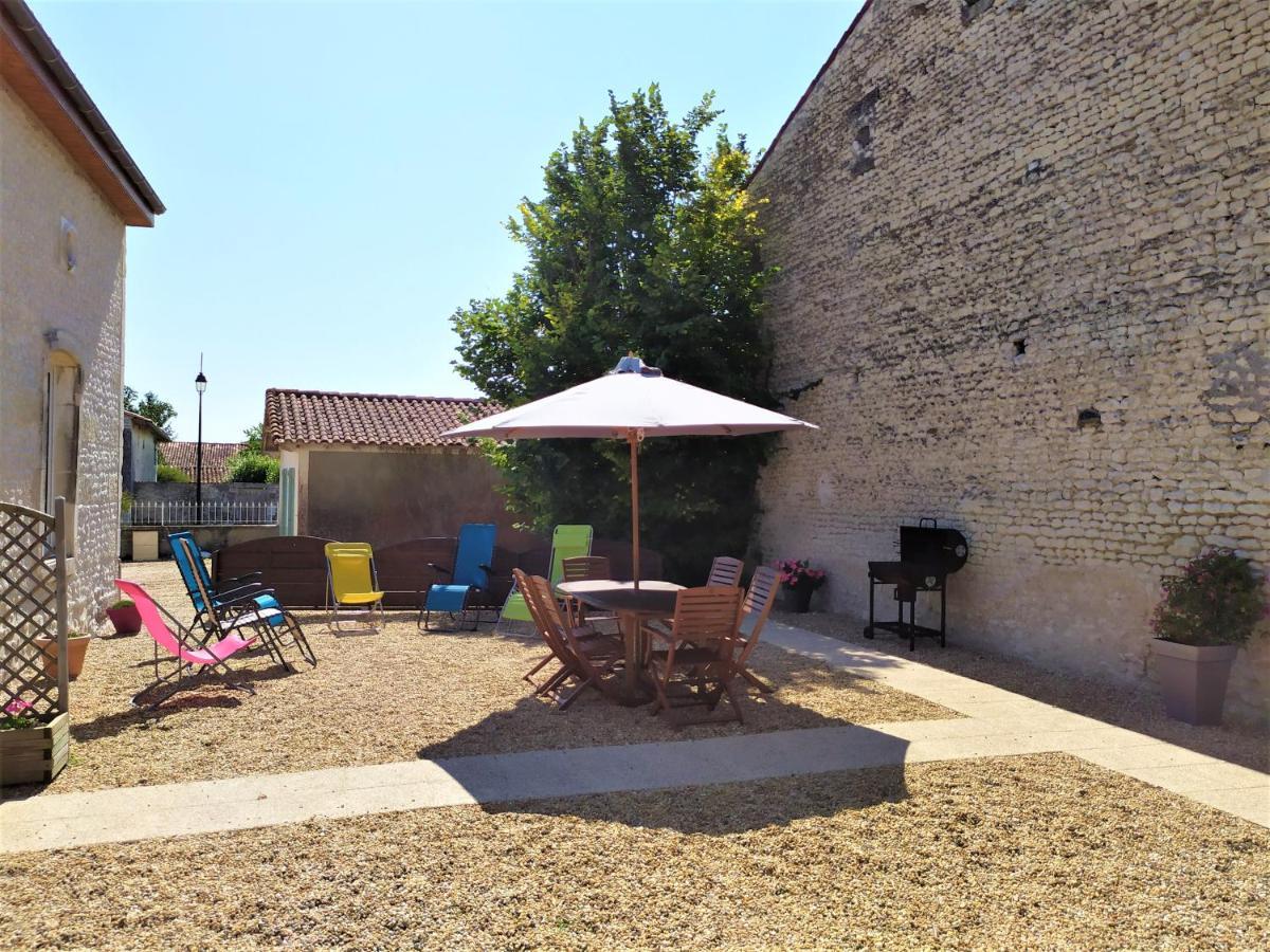 Les Gites Du Vigneron Et Cd'H Saint-Seurin-de-Palenne Esterno foto