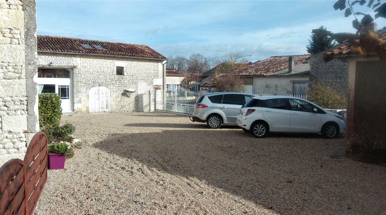 Les Gites Du Vigneron Et Cd'H Saint-Seurin-de-Palenne Esterno foto
