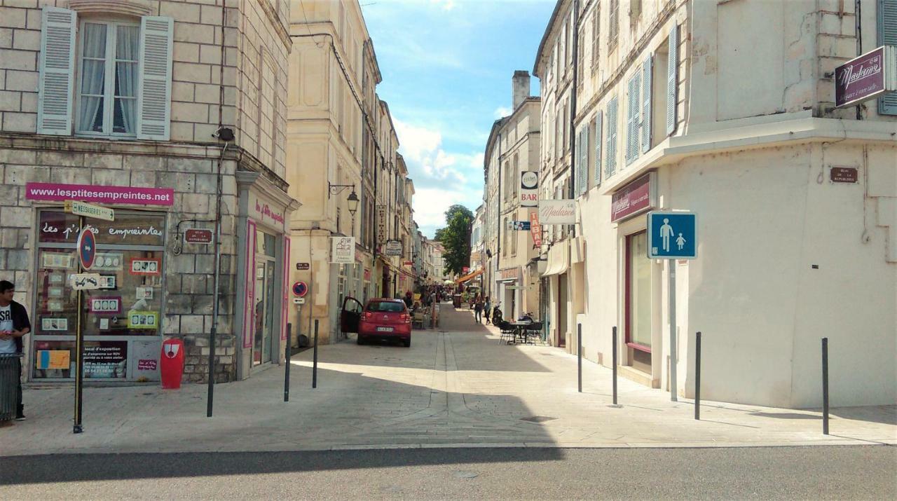 Les Gites Du Vigneron Et Cd'H Saint-Seurin-de-Palenne Esterno foto