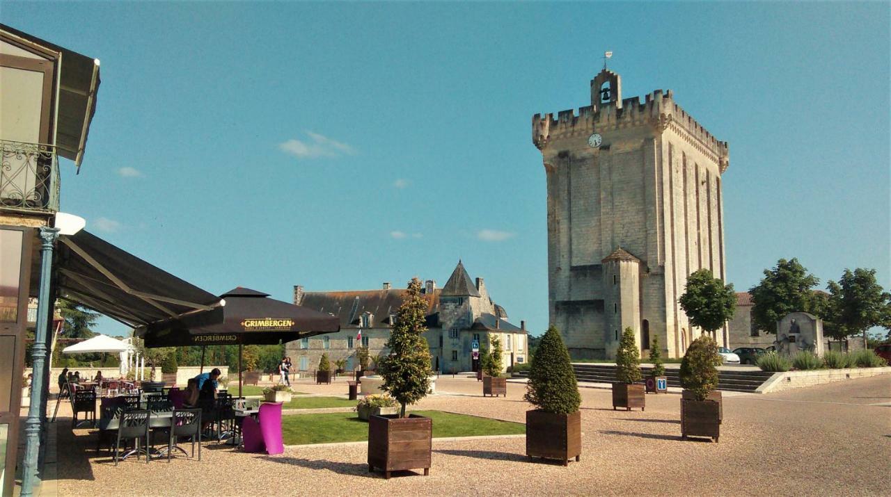 Les Gites Du Vigneron Et Cd'H Saint-Seurin-de-Palenne Esterno foto